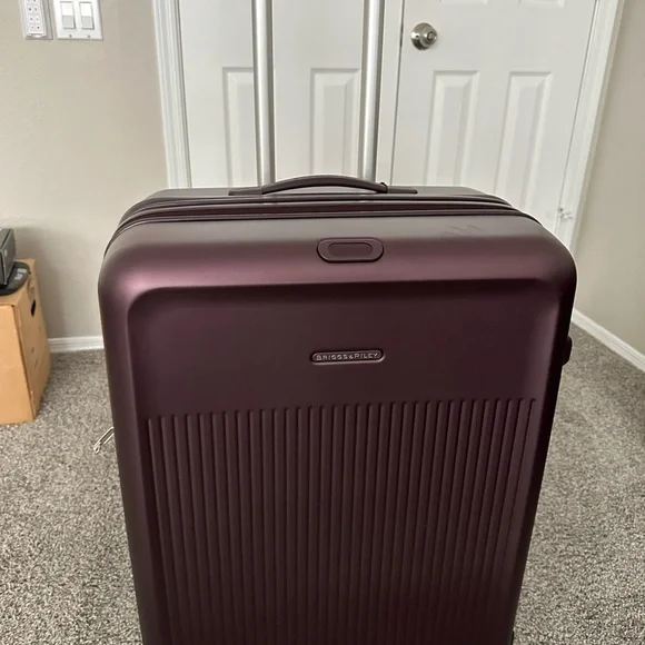 Briggs & Riley Burgundy Suitcase - Picture 5 of 10